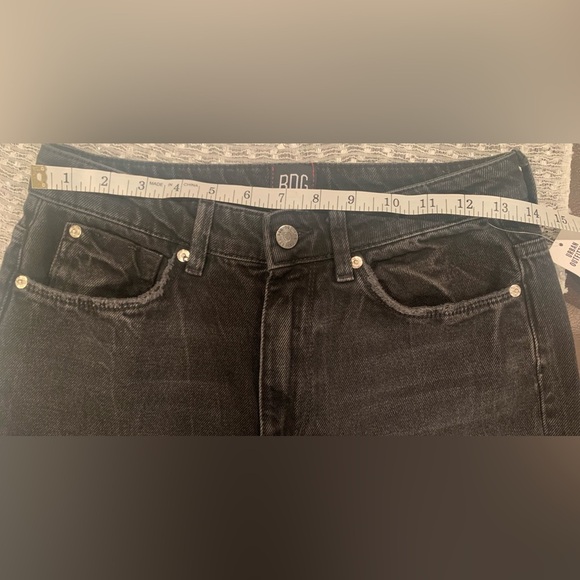 NWT UO BDG Premium High-Waisted Relaxed Straight Jean - Distressed Black 27 - Picture 10 of 11